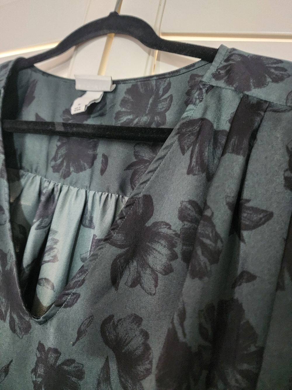 Ava & Viv Green Floral V-Neck Blouse